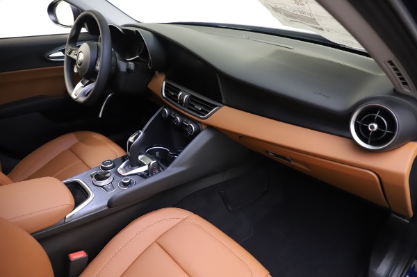 New 2020 Alfa Romeo Giulia Q4 for sale $47,845 at Alfa Romeo of Greenwich in Greenwich CT 06830 21