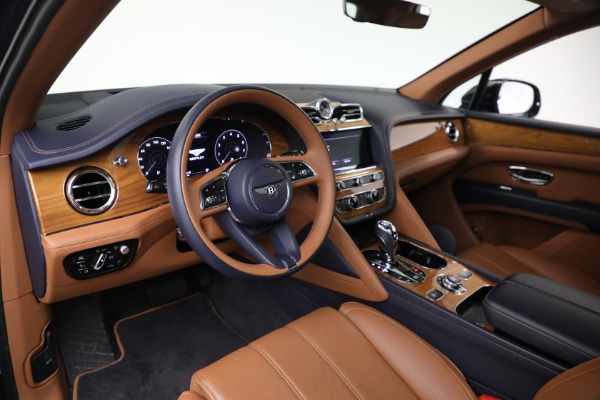 New 2021 Bentley Bentayga V8 for sale $203,205 at Alfa Romeo of Greenwich in Greenwich CT 06830 18