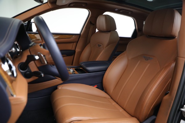 New 2021 Bentley Bentayga V8 for sale $203,205 at Alfa Romeo of Greenwich in Greenwich CT 06830 20