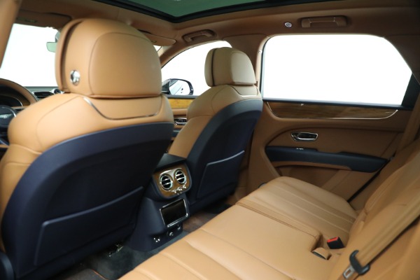 New 2021 Bentley Bentayga V8 for sale $203,205 at Alfa Romeo of Greenwich in Greenwich CT 06830 22
