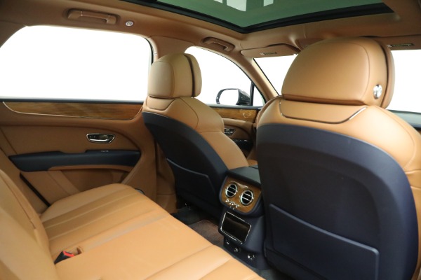 New 2021 Bentley Bentayga V8 for sale $203,205 at Alfa Romeo of Greenwich in Greenwich CT 06830 26