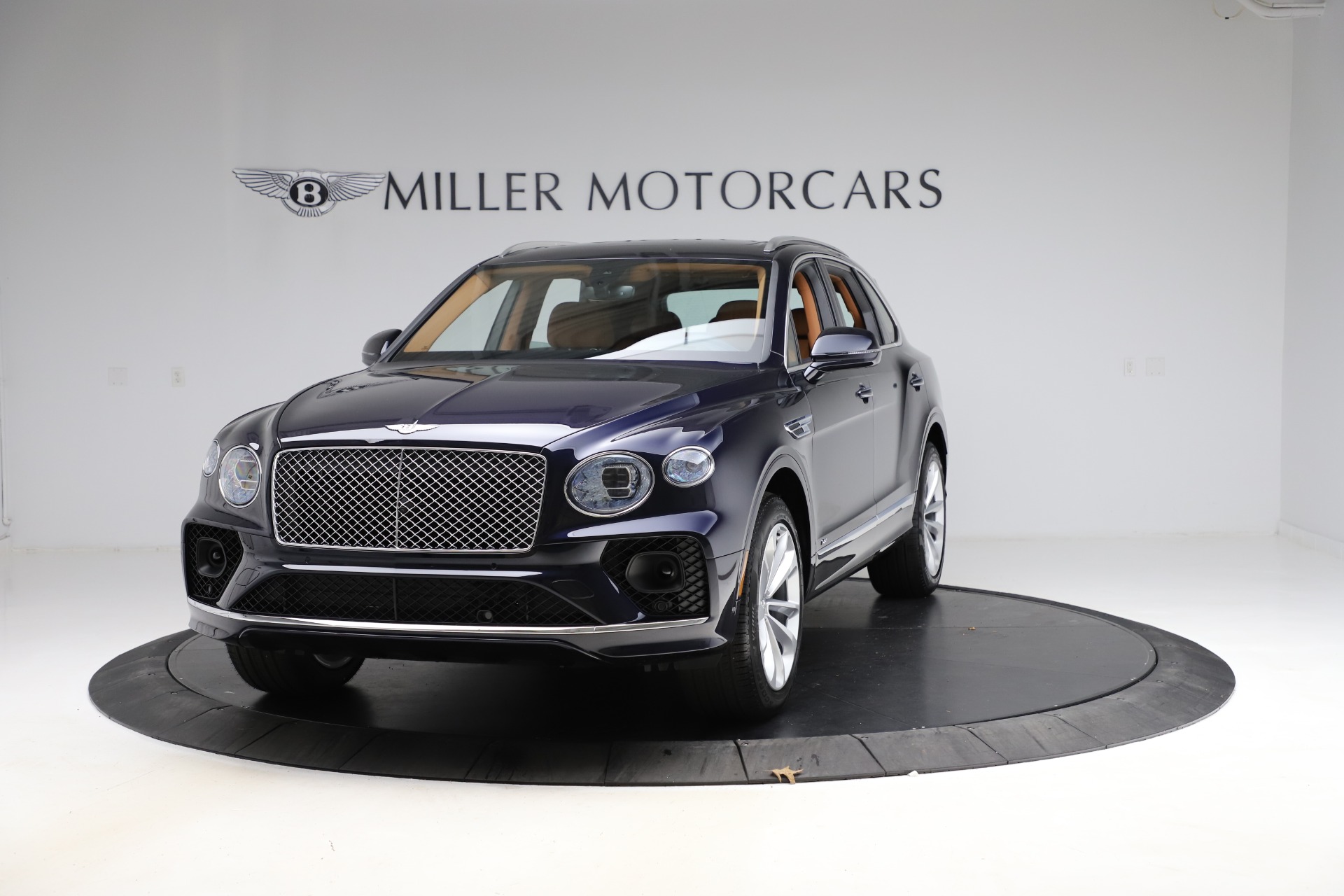 New 2021 Bentley Bentayga V8 for sale $203,205 at Alfa Romeo of Greenwich in Greenwich CT 06830 1