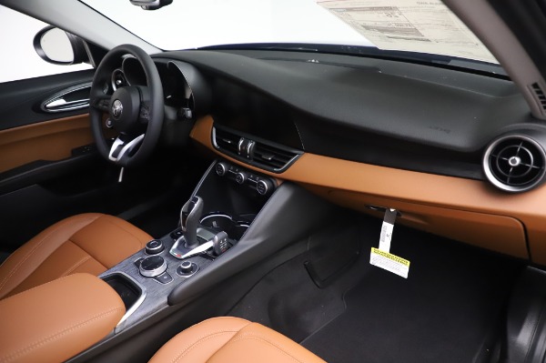 New 2020 Alfa Romeo Giulia Q4 for sale $47,845 at Alfa Romeo of Greenwich in Greenwich CT 06830 24