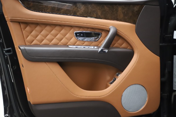 Used 2017 Bentley Bentayga W12 for sale $138,900 at Alfa Romeo of Greenwich in Greenwich CT 06830 16