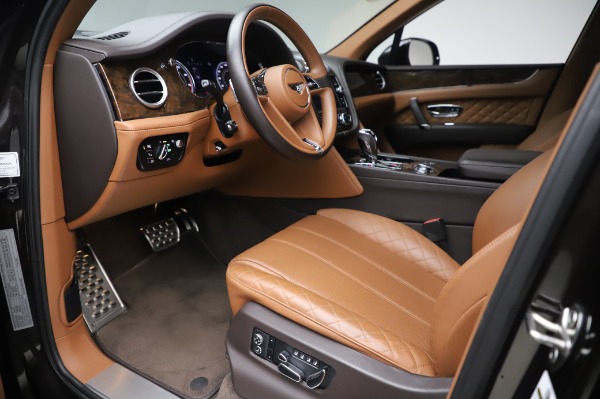 Used 2017 Bentley Bentayga W12 for sale $138,900 at Alfa Romeo of Greenwich in Greenwich CT 06830 17
