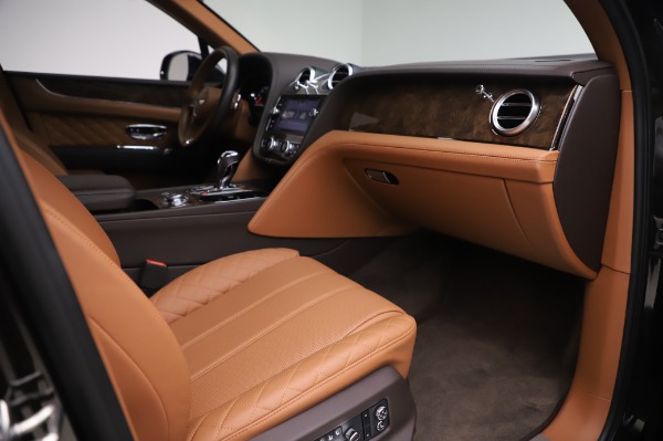 Used 2017 Bentley Bentayga W12 for sale $138,900 at Alfa Romeo of Greenwich in Greenwich CT 06830 25