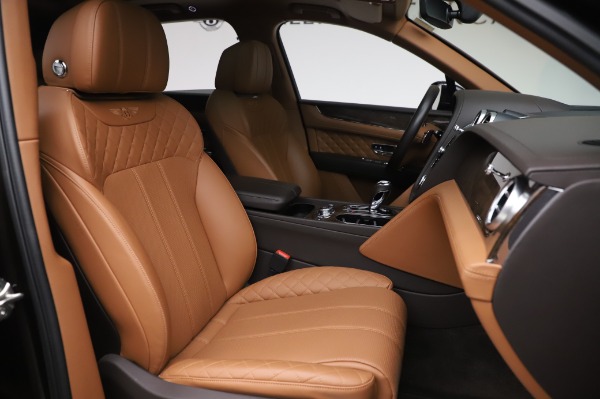 Used 2017 Bentley Bentayga W12 for sale $138,900 at Alfa Romeo of Greenwich in Greenwich CT 06830 27