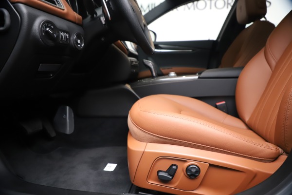 New 2020 Maserati Ghibli S Q4 for sale $87,285 at Alfa Romeo of Greenwich in Greenwich CT 06830 14