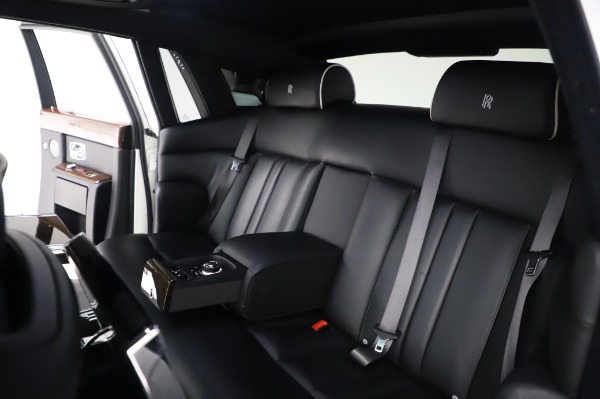 Used 2014 Rolls-Royce Phantom for sale Sold at Alfa Romeo of Greenwich in Greenwich CT 06830 17