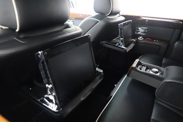 Used 2014 Rolls-Royce Phantom for sale Sold at Alfa Romeo of Greenwich in Greenwich CT 06830 19