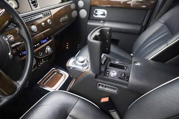 Used 2014 Rolls-Royce Phantom for sale Sold at Alfa Romeo of Greenwich in Greenwich CT 06830 22