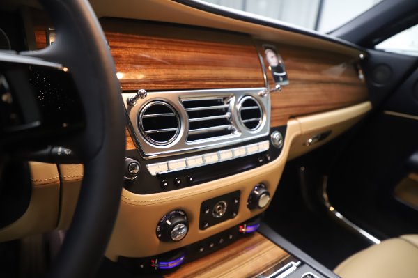 Used 2015 Rolls-Royce Wraith for sale Sold at Alfa Romeo of Greenwich in Greenwich CT 06830 20