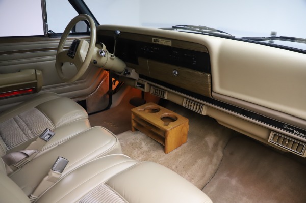 Used 1991 Jeep Grand Wagoneer for sale Sold at Alfa Romeo of Greenwich in Greenwich CT 06830 18