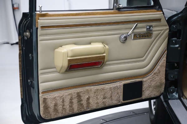 Used 1991 Jeep Grand Wagoneer for sale Sold at Alfa Romeo of Greenwich in Greenwich CT 06830 21