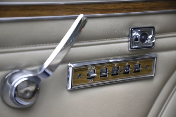 Used 1991 Jeep Grand Wagoneer for sale Sold at Alfa Romeo of Greenwich in Greenwich CT 06830 22