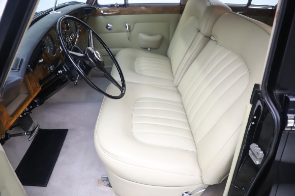 Used 1965 Rolls-Royce Silver Cloud III for sale Sold at Alfa Romeo of Greenwich in Greenwich CT 06830 16