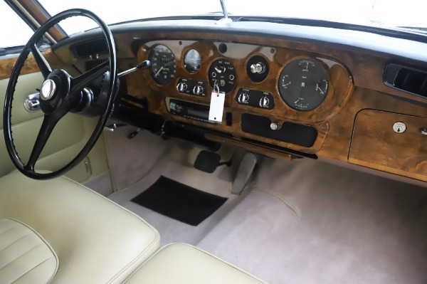 Used 1965 Rolls-Royce Silver Cloud III for sale $99,900 at Alfa Romeo of Greenwich in Greenwich CT 06830 25