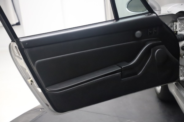 Used 1998 Porsche 911 Carrera 4S for sale Sold at Alfa Romeo of Greenwich in Greenwich CT 06830 21