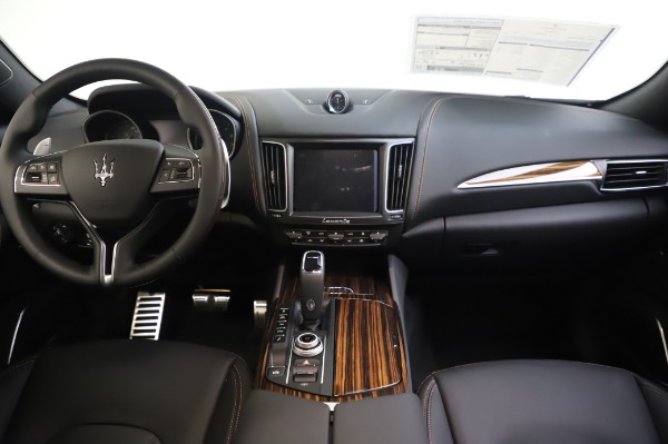 New 2020 Maserati Levante Q4 GranLusso for sale Sold at Alfa Romeo of Greenwich in Greenwich CT 06830 28