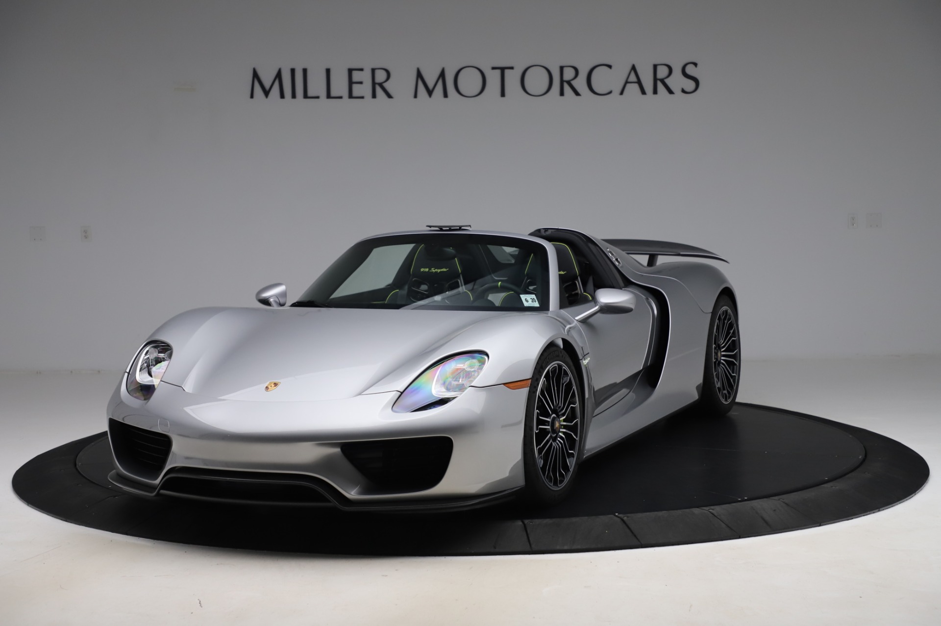 Used 2015 Porsche 918 Spyder for sale $1,389,900 at Alfa Romeo of Greenwich in Greenwich CT 06830 1