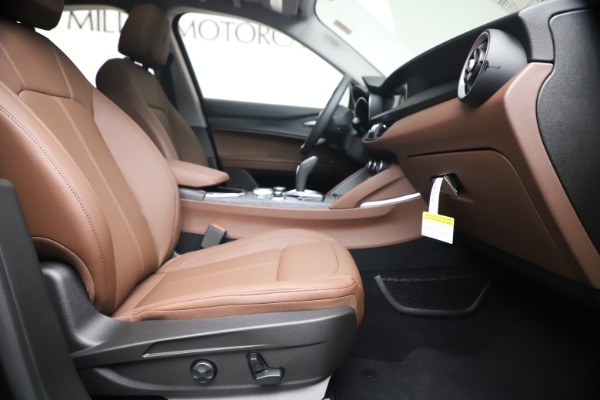 New 2020 Alfa Romeo Stelvio Q4 for sale $49,045 at Alfa Romeo of Greenwich in Greenwich CT 06830 22