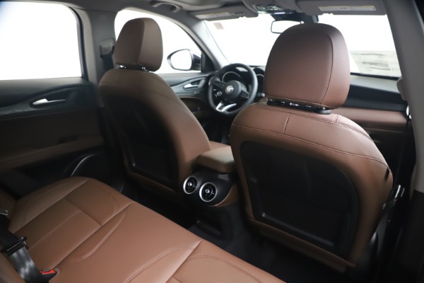 New 2020 Alfa Romeo Stelvio Q4 for sale $49,045 at Alfa Romeo of Greenwich in Greenwich CT 06830 27