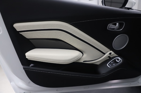 New 2020 Aston Martin Vantage for sale $181,781 at Alfa Romeo of Greenwich in Greenwich CT 06830 16