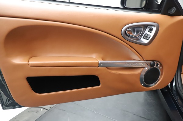 Used 2003 Aston Martin V12 Vanquish Coupe for sale $79,900 at Alfa Romeo of Greenwich in Greenwich CT 06830 17