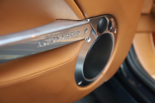 Used 2003 Aston Martin V12 Vanquish Coupe for sale $79,900 at Alfa Romeo of Greenwich in Greenwich CT 06830 18