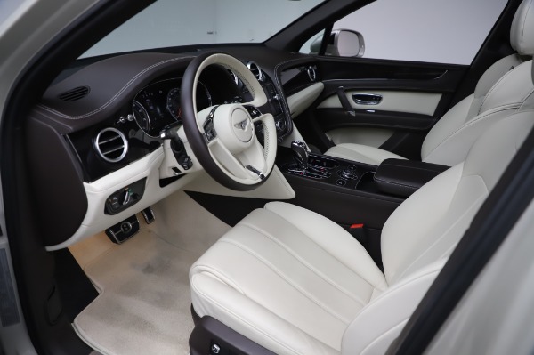 Used 2018 Bentley Bentayga Onyx Edition for sale Call for price at Alfa Romeo of Greenwich in Greenwich CT 06830 17