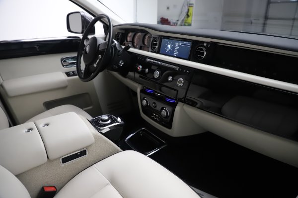 Used 2014 Rolls-Royce Phantom for sale Sold at Alfa Romeo of Greenwich in Greenwich CT 06830 19