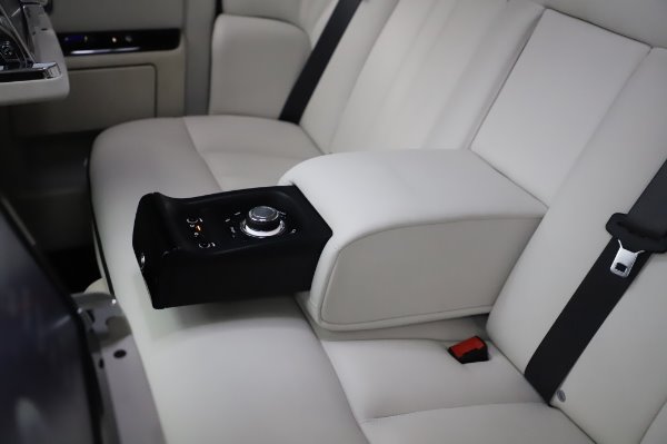 Used 2014 Rolls-Royce Phantom for sale Sold at Alfa Romeo of Greenwich in Greenwich CT 06830 26
