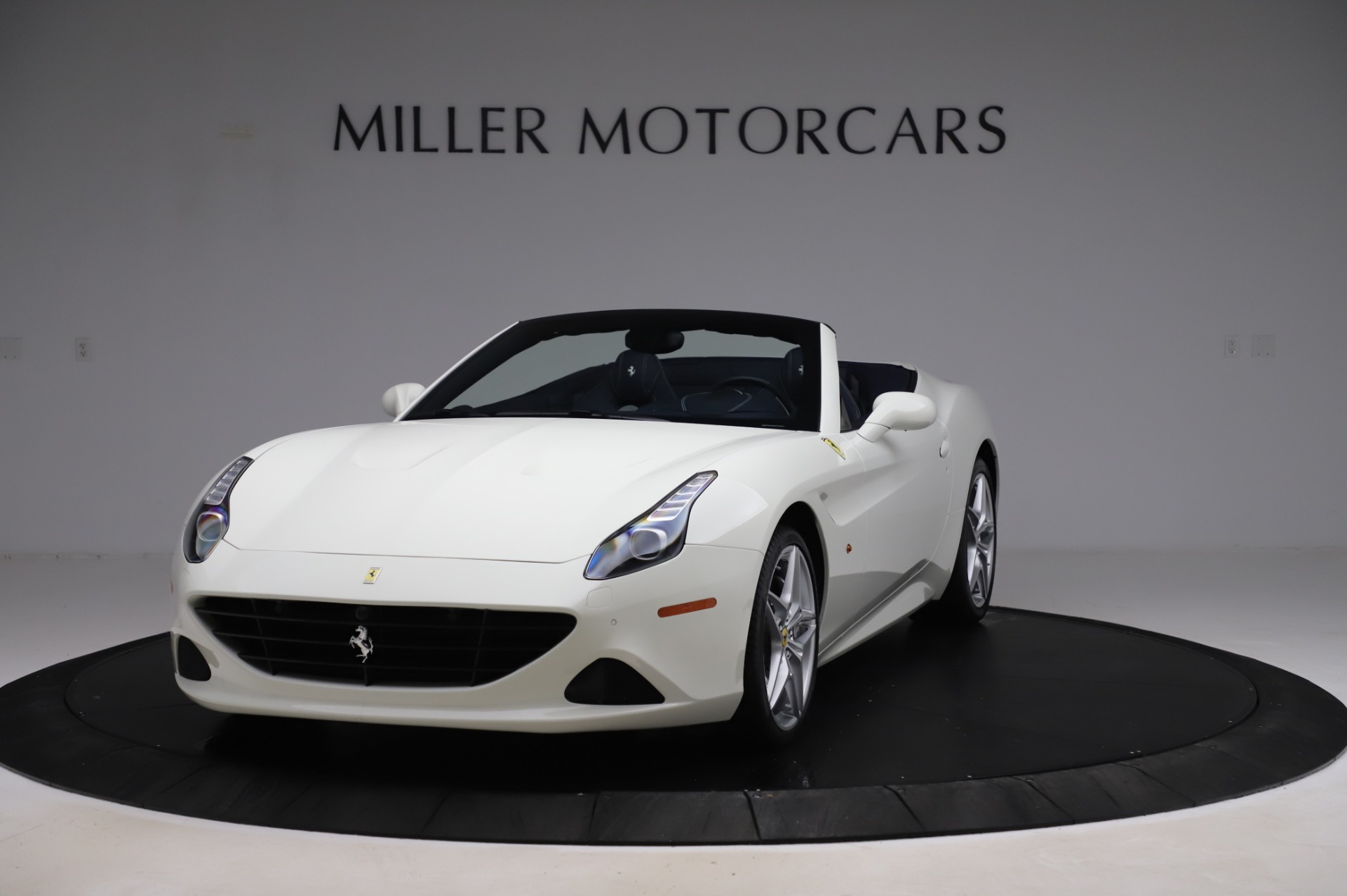 Used 2016 Ferrari California T for sale Sold at Alfa Romeo of Greenwich in Greenwich CT 06830 1