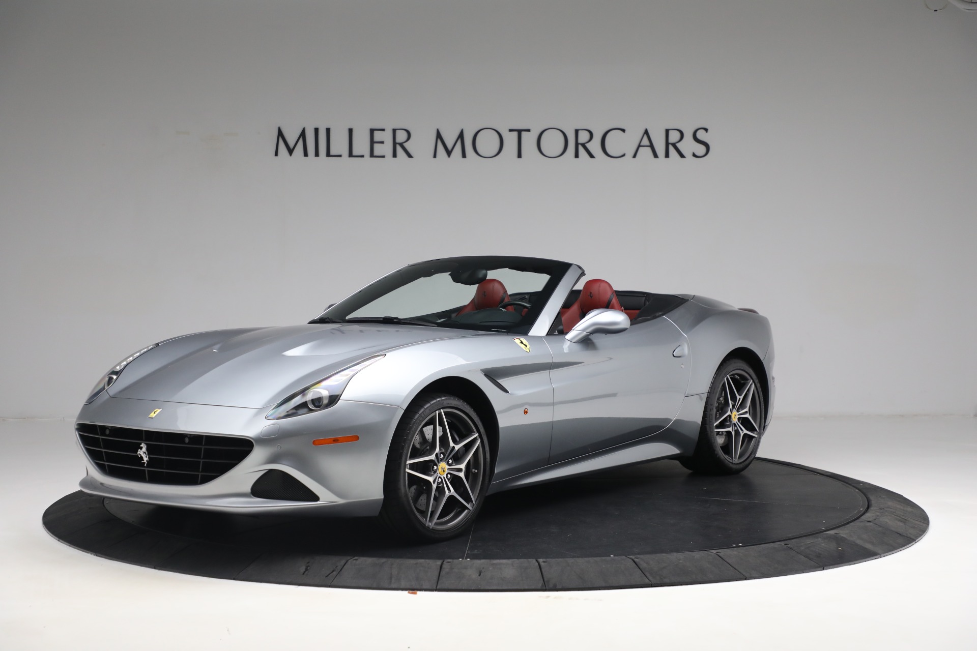 Used 2017 Ferrari California T for sale $144,900 at Alfa Romeo of Greenwich in Greenwich CT 06830 1