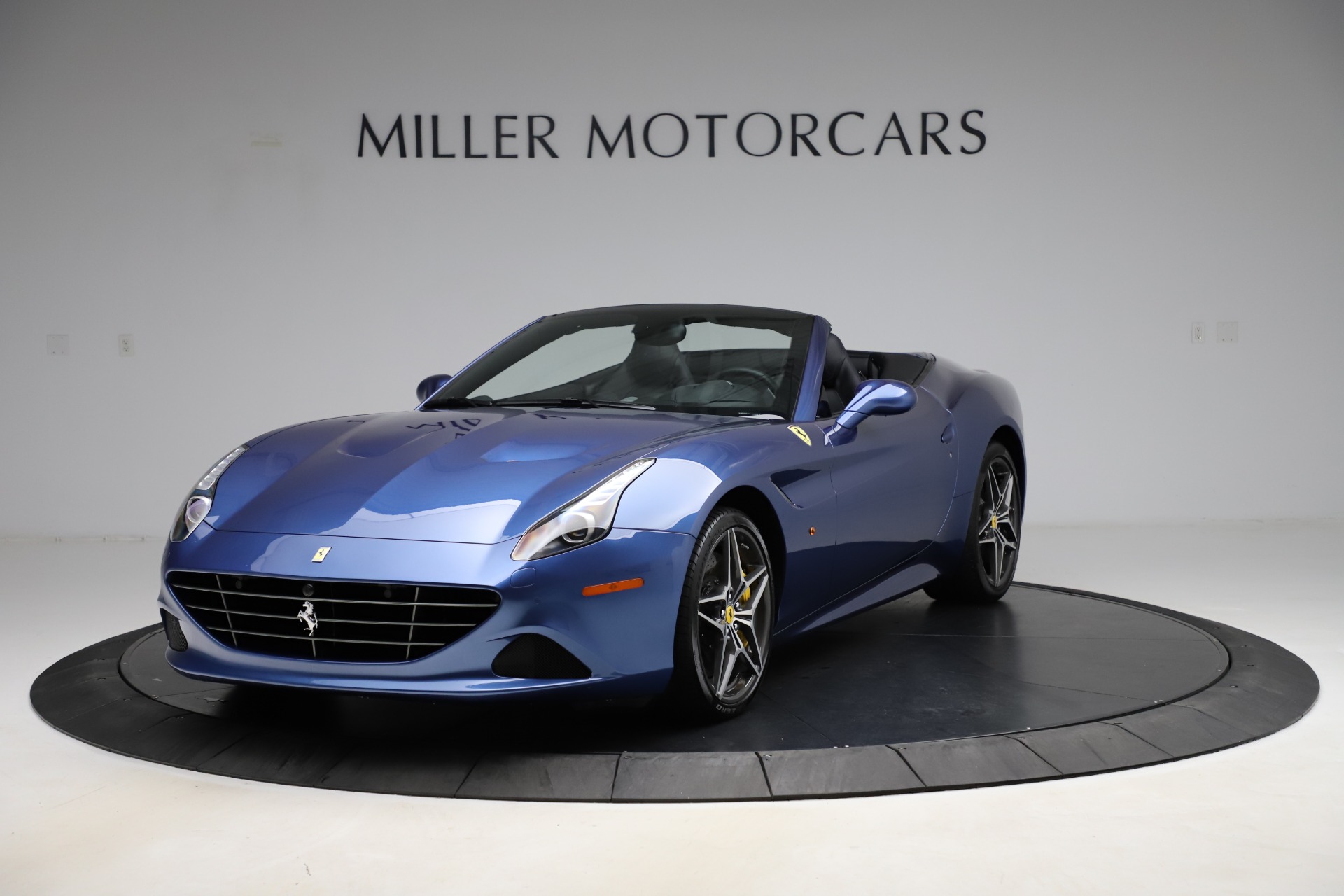 Used 2018 Ferrari California T for sale Sold at Alfa Romeo of Greenwich in Greenwich CT 06830 1