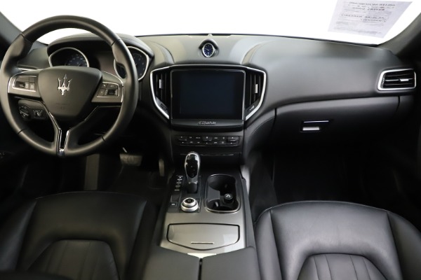 Used 2017 Maserati Ghibli S Q4 for sale $41,900 at Alfa Romeo of Greenwich in Greenwich CT 06830 16