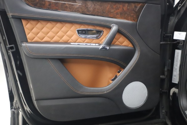 Used 2017 Bentley Bentayga W12 for sale $126,900 at Alfa Romeo of Greenwich in Greenwich CT 06830 17