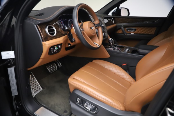 Used 2017 Bentley Bentayga W12 for sale $126,900 at Alfa Romeo of Greenwich in Greenwich CT 06830 18