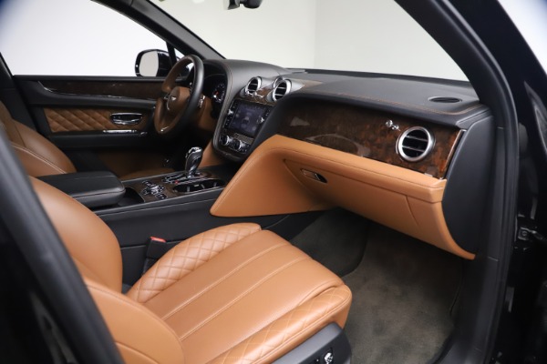 Used 2017 Bentley Bentayga W12 for sale $126,900 at Alfa Romeo of Greenwich in Greenwich CT 06830 26