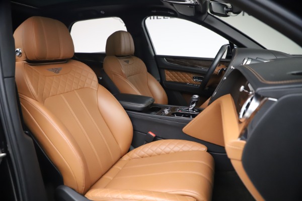 Used 2017 Bentley Bentayga W12 for sale $126,900 at Alfa Romeo of Greenwich in Greenwich CT 06830 28