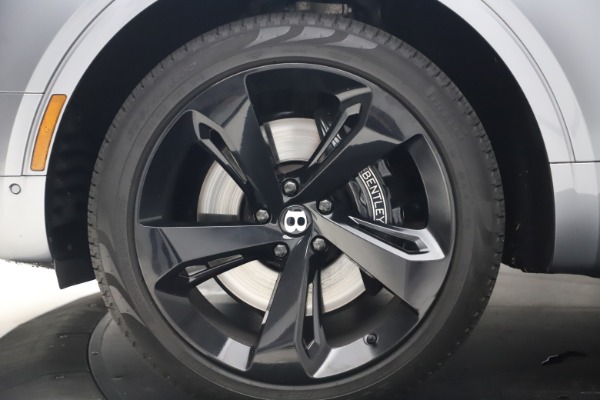 Used 2018 Bentley Bentayga W12 Signature Edition for sale $149,900 at Alfa Romeo of Greenwich in Greenwich CT 06830 16