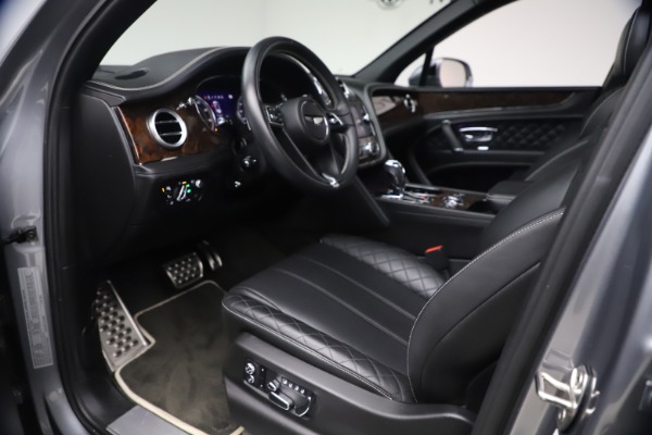 Used 2018 Bentley Bentayga W12 Signature Edition for sale $149,900 at Alfa Romeo of Greenwich in Greenwich CT 06830 18