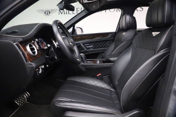 Used 2018 Bentley Bentayga W12 Signature Edition for sale $149,900 at Alfa Romeo of Greenwich in Greenwich CT 06830 19