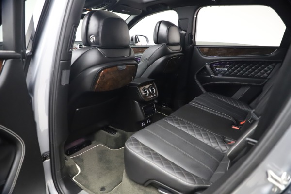 Used 2018 Bentley Bentayga W12 Signature Edition for sale $149,900 at Alfa Romeo of Greenwich in Greenwich CT 06830 22