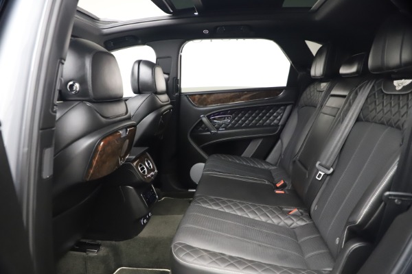 Used 2018 Bentley Bentayga W12 Signature Edition for sale $149,900 at Alfa Romeo of Greenwich in Greenwich CT 06830 23