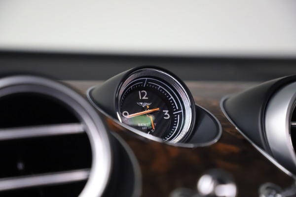 Used 2018 Bentley Bentayga W12 Signature Edition for sale $149,900 at Alfa Romeo of Greenwich in Greenwich CT 06830 25