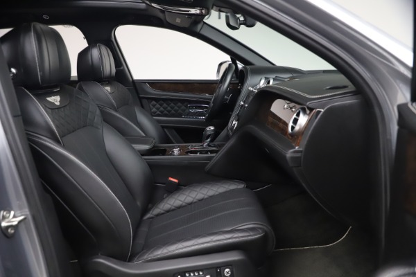 Used 2018 Bentley Bentayga W12 Signature Edition for sale $149,900 at Alfa Romeo of Greenwich in Greenwich CT 06830 27