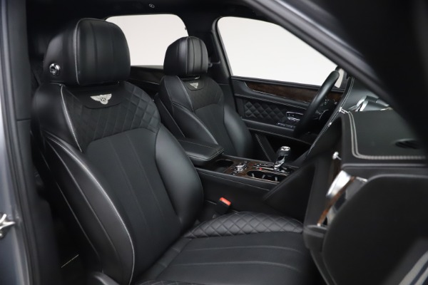 Used 2018 Bentley Bentayga W12 Signature Edition for sale $149,900 at Alfa Romeo of Greenwich in Greenwich CT 06830 28
