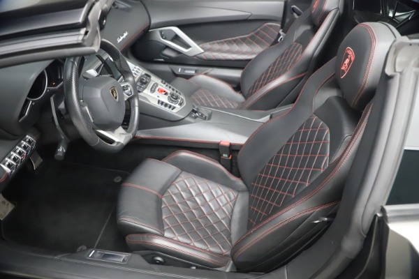 Used 2015 Lamborghini Aventador Roadster LP 700-4 for sale $349,900 at Alfa Romeo of Greenwich in Greenwich CT 06830 20