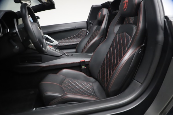 Used 2015 Lamborghini Aventador Roadster LP 700-4 for sale $349,900 at Alfa Romeo of Greenwich in Greenwich CT 06830 21